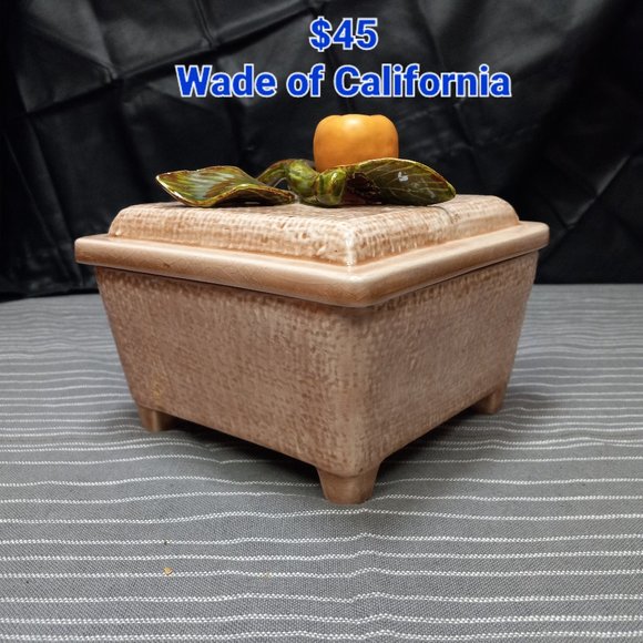 WADE OF CALIFORNIA SQ W/ LID FOOTED DISH - Picture 1 of 3